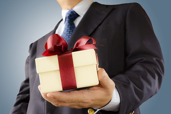 Картинки по запросу "Какие рекламные подарки стоит дарить деловым партнерам?"